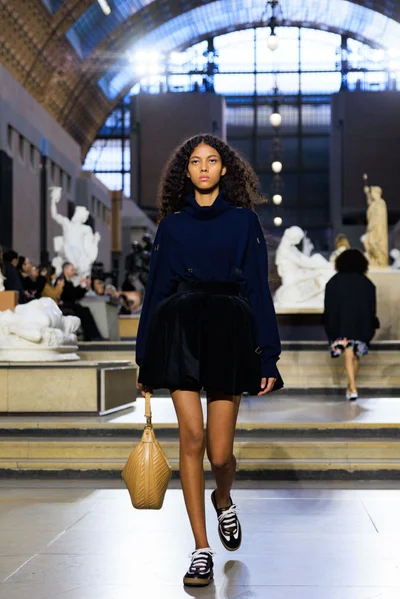 Look 17